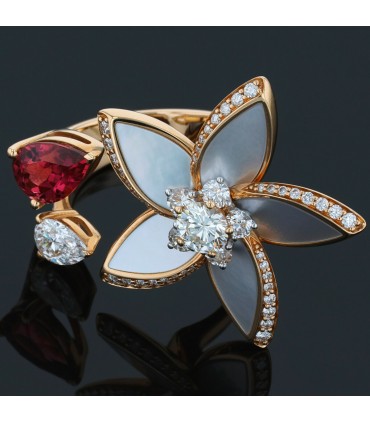 Moussaieff mother-of-pearl, diamonds, tourmaline and gold ring