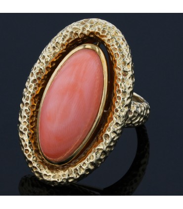Van Cleef & Arpels coral and gold ring