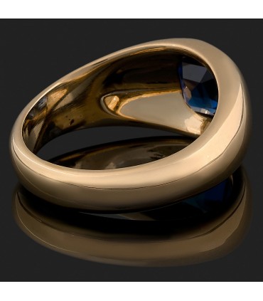 Sapphire and gold ring