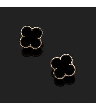 Boucles d’oreilles Van Cleef & Arpels Magic Alhambra