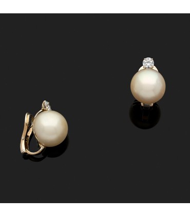 Cultured pearls, diamonds and gold earrings