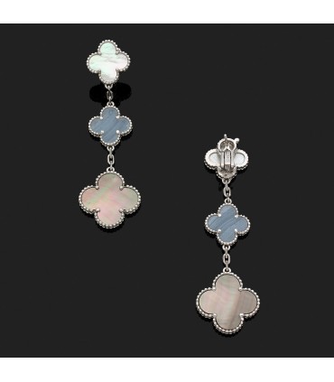 Boucles d’oreilles Van Cleef & Arpels Magic Alhambra