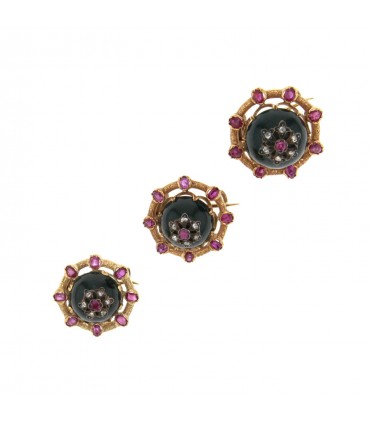 Jasper, rubies, diamonds and gold brooches