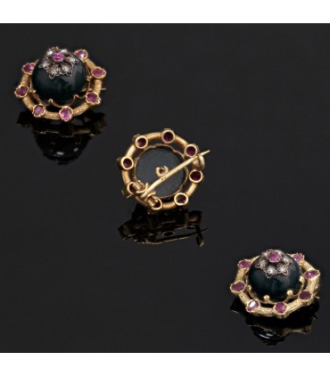 Jasper, rubies, diamonds and gold brooches