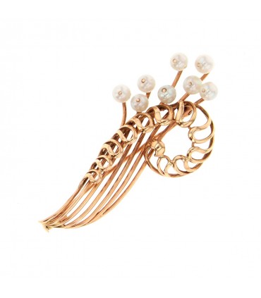 Cultured pearls and gold brooch