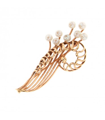 Cultured pearls and gold brooch