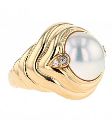 Cultured pearl, diamonds and gold ring