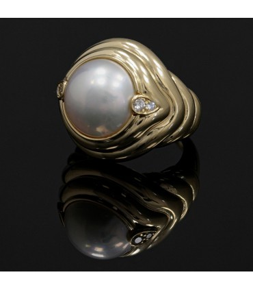 Cultured pearl, diamonds and gold ring