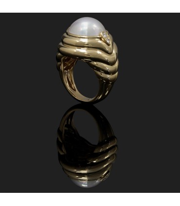 Cultured pearl, diamonds and gold ring