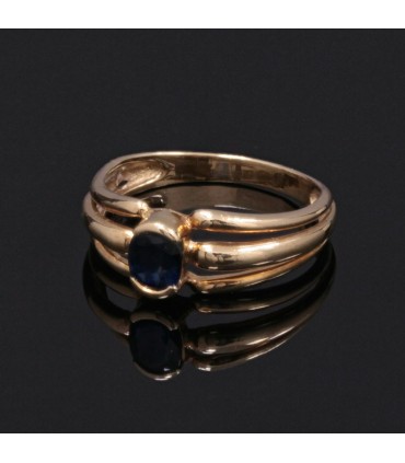 Sapphire and gold ring