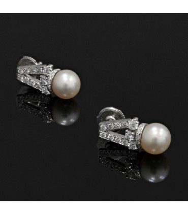 Boucles d’oreilles platine, diamants et perles