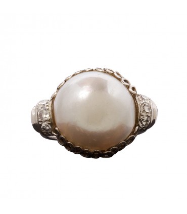 Cultured pearl mabé and gold ring