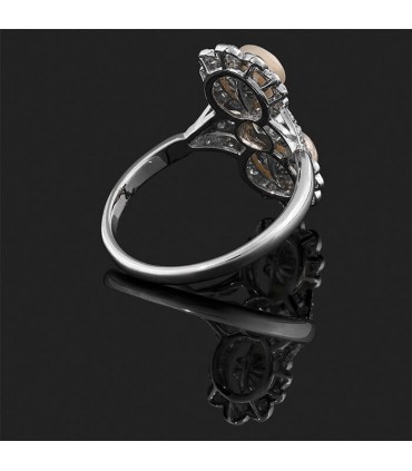 Natural pearls, diamonds, gold and platinum ring