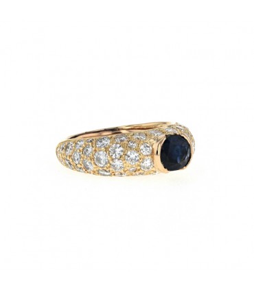 Sapphire, diamonds and gold ring