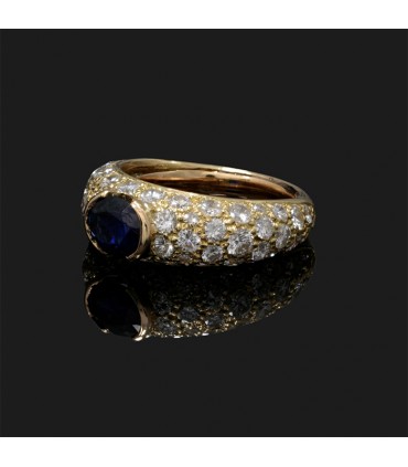 Sapphire, diamonds and gold ring