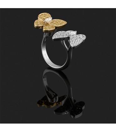 Van Cleef & Arpels Entre Les Doigts Deux Papillons ring