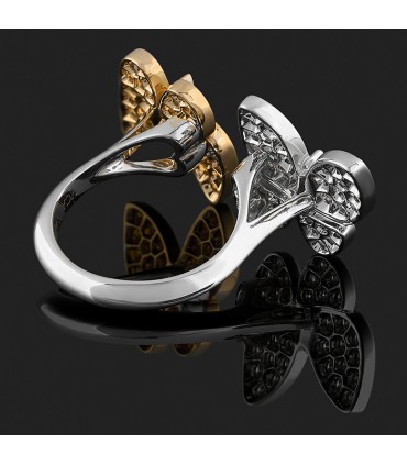 Van Cleef & Arpels Entre Les Doigts Deux Papillons ring