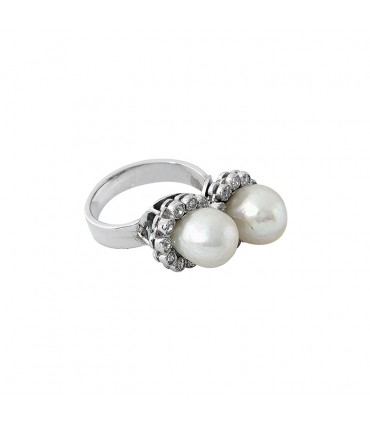 Natural pearls, diamonds and gold ring