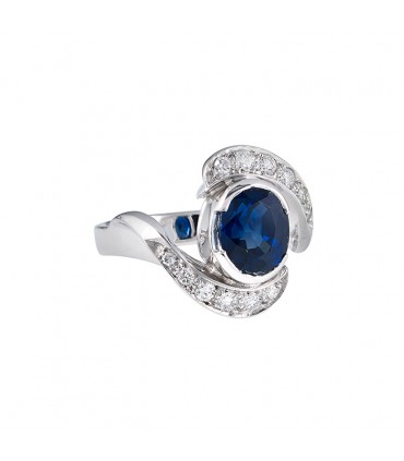 Sapphire, diamonds and gold ring