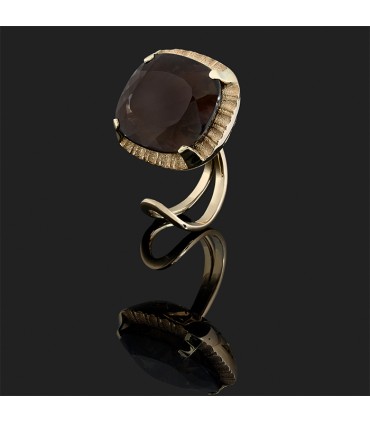 Smocked quartz and gold ring