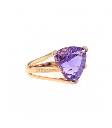 Diamonds, amethyst and gold ring