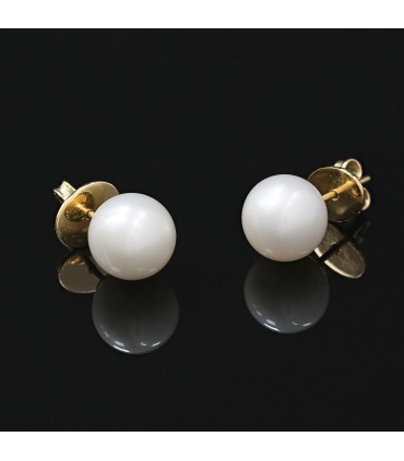 Cultured pearls and gold earrings