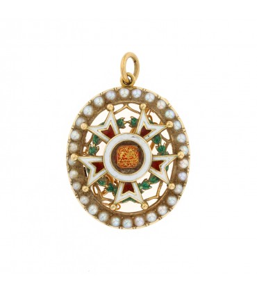 Enamel and gold pendant