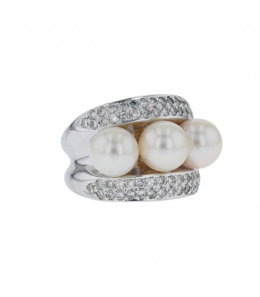 Diamonds, cultured pearls and gold ring