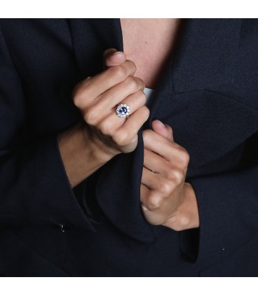 Diamonds, sapphire and gold ring
