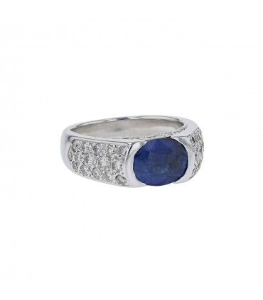 Diamonds, sapphire and gold ring