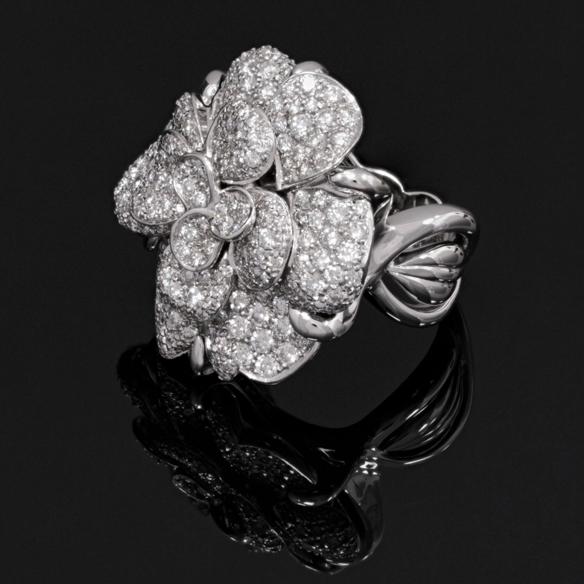 Authentic! Chanel Camellia Two Flower 18K White Gold Diamond Ring