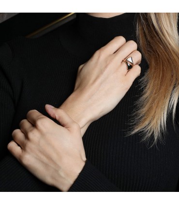 Bulgari Divas’ Dream mother of pearl, onyx and gold ring