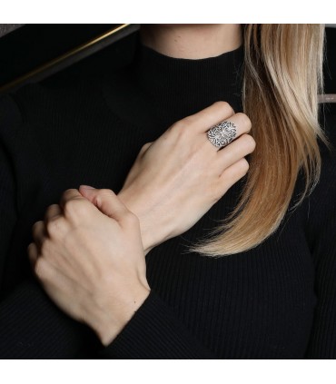 Djula diamonds and gold ring