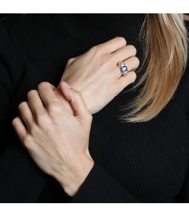 Diamonds, sapphire and gold ring