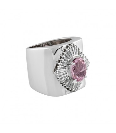 Pink sapphire, diamonds and gold ring