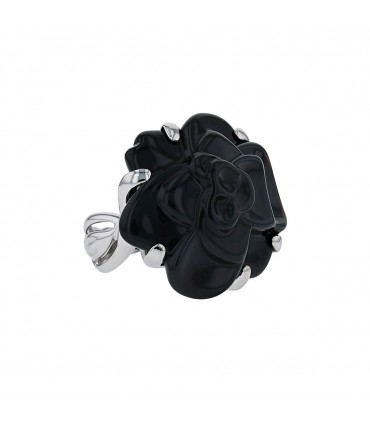 Chanel Camélia onyx and gold ring