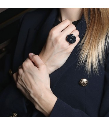 Chanel Camélia onyx and gold ring