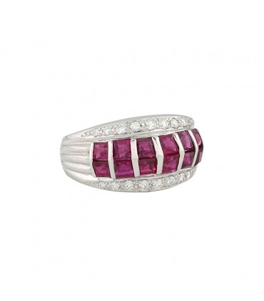 Bague platine, rubis et diamants