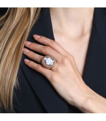 Pomellato Eva shell cameo and gold ring