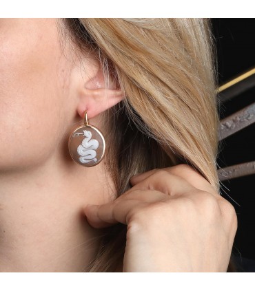 Pomellato Eva shell cameo and 18k gold earrings