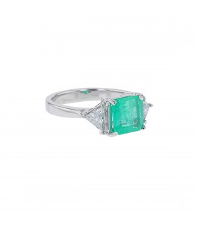 Diamonds, emerald and gold ring