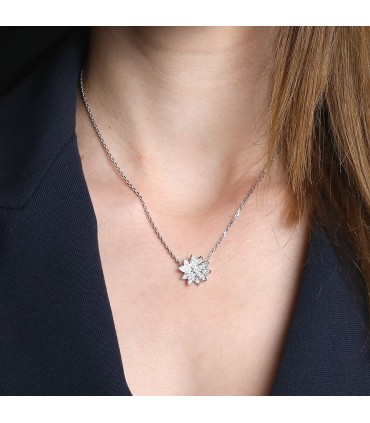 Van Cleef & Arpels Lotus diamonds and gold necklace