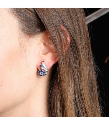 Boucles d’oreilles or, diamants et saphirs