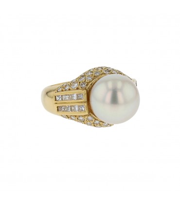 Cultured pearl, diamonds and gold ring