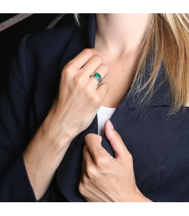 Emerald and 18k gold ring