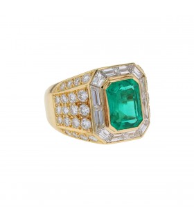 Diamonds, emerald and 18k gold ring