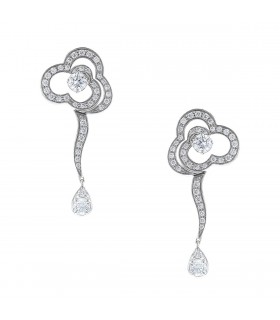 Chanel Fil de Camélia diamonds and gold earrings