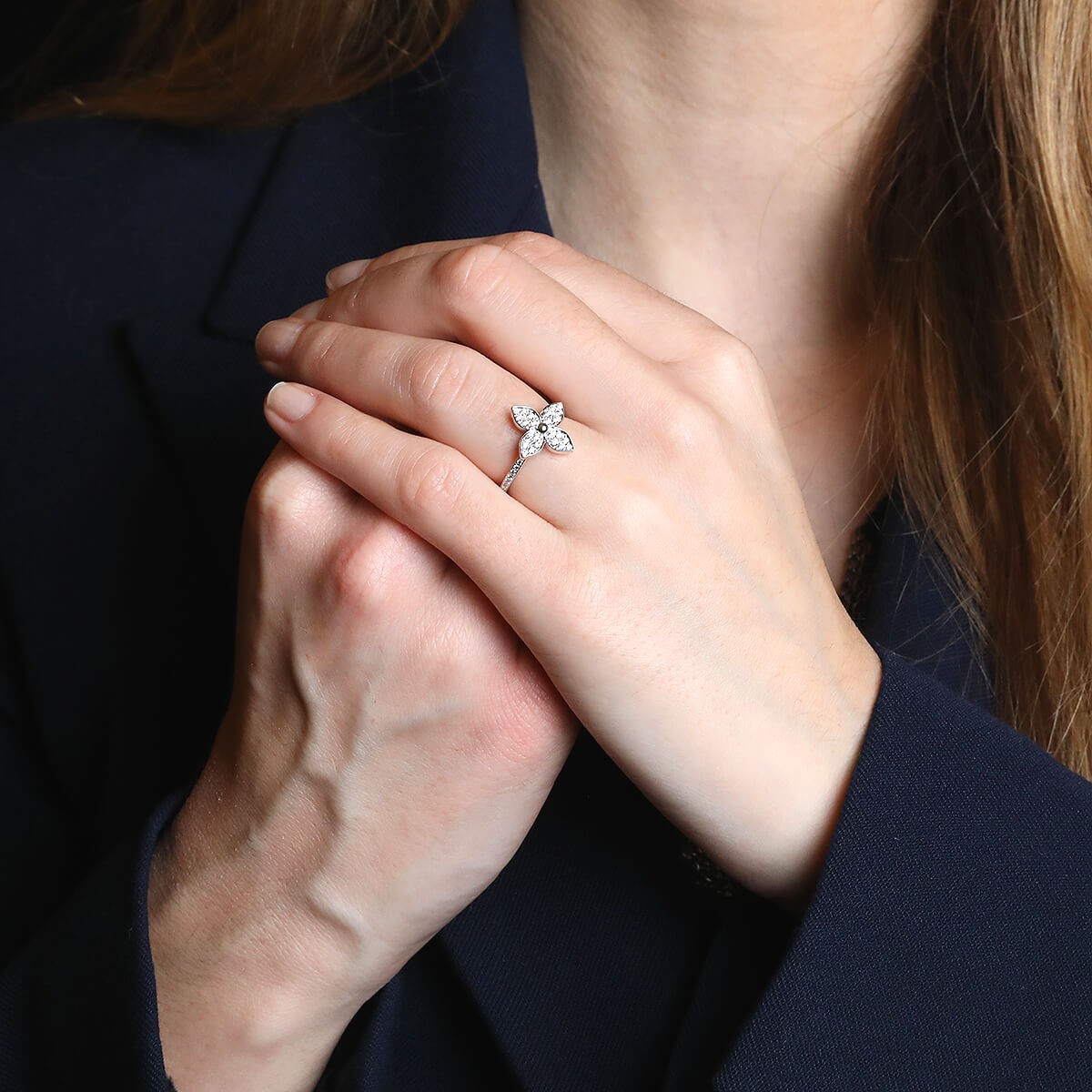 Louis Vuitton Star Blossom Ring, White Gold and Diamonds Grey. Size 53