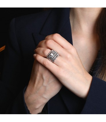 Djula Hepburn Beverly Hills diamonds and 18k gold ring