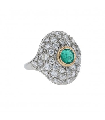 Emerald, diamonds and gold ring